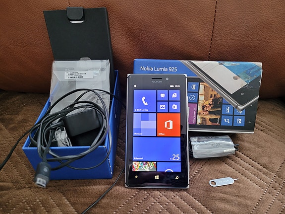Nokia Lumia 925 (kuin uusi, alkuperäiset tarvikkeet)