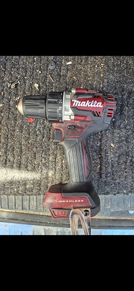 Makita porakone DDF484