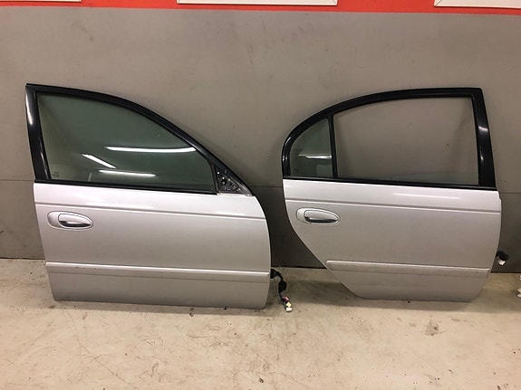 Toyota Avensis T22 ovet