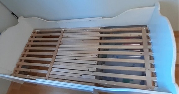IKEA juniorisänky sälepohjalla