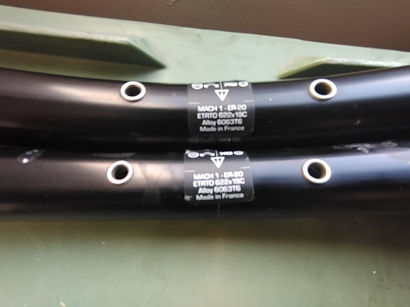 Ranskalainen 28" (622mm) vanne levyjarruille. 32r.