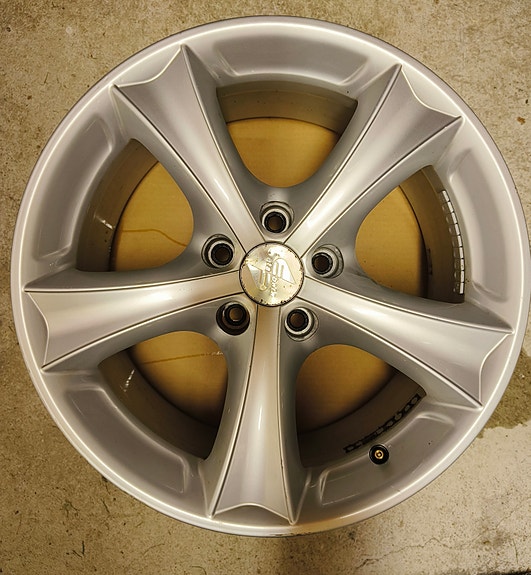 BMW vanteet 8" x 17" (myös Audi)