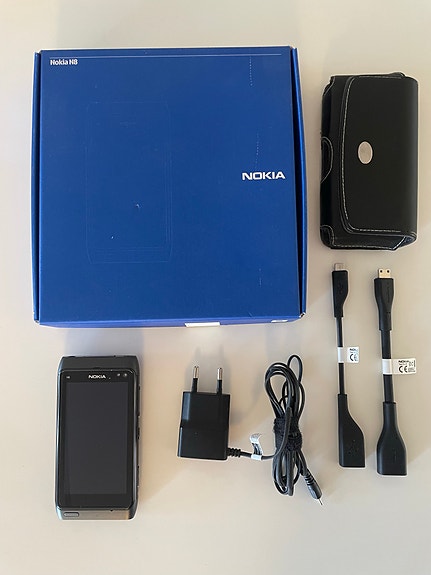 Nokia N8 musta