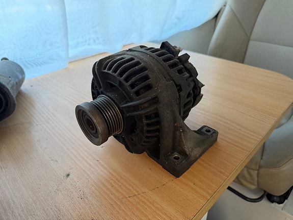 Volvo laturi 8622786 (Bosch)