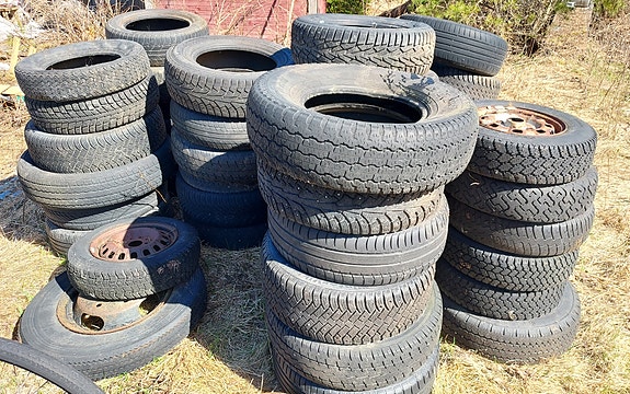 Auton renkaita vanteilla ja ilman