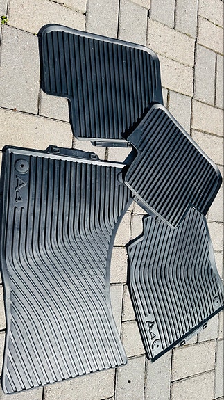 Audi A4 alkuperäiset kumimatot