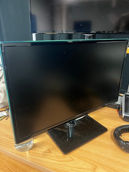 Samsung 24" näyttö HDMI- ja VGA-liitännöillä
