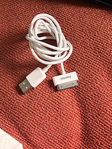 iPhonen USB-kaapeli