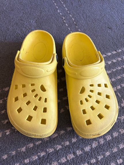 Keltaiset ”crocsit” koko 33