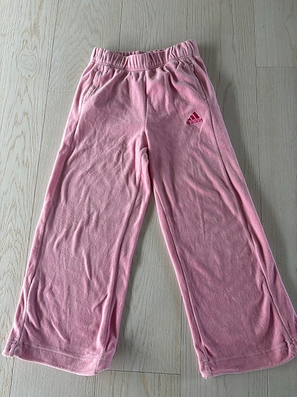 Adidaksen pinkit housut koko 140