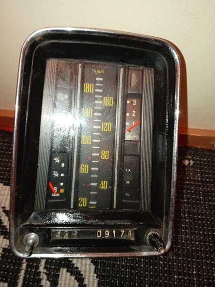 MB W110 mittaristo