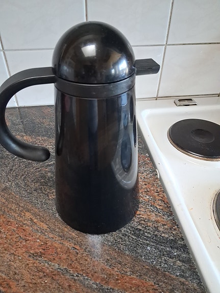 Artek termoskannu musta