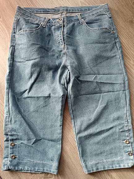Caprifarkut koko 44