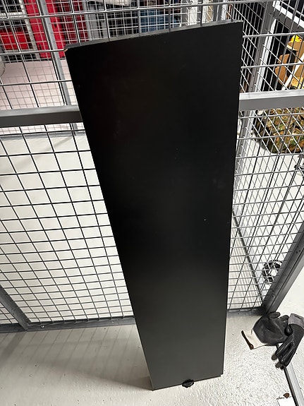 IKEA LACK seinähyllyt – 4 kpl (3 valkoinen + 1 musta)