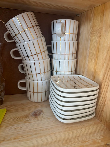Marimekko kahvikupit ja aluslautaset 8+8 valkoinen kultaraita