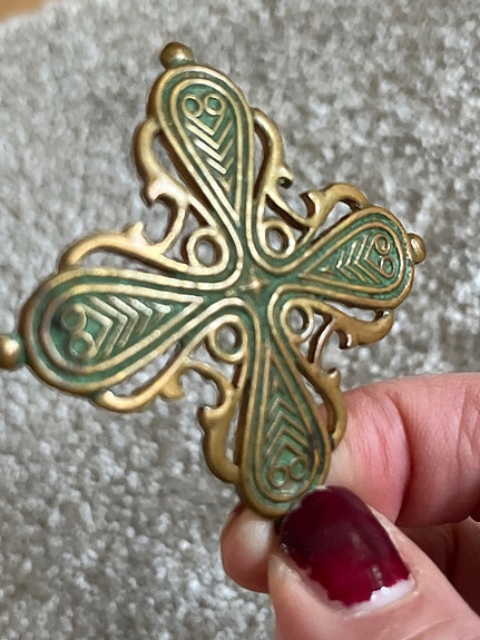 Kalevala rintakoru Räisälän risti