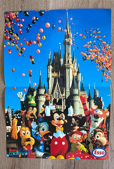 3 Disney julistetta Esso logolla.