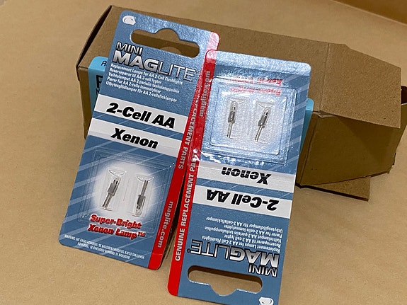 Mini Maglite 2-Cell AA Xenon -vaihtopolttimo (NOS)