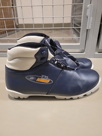 Naisten monot (Karhu) koossa 41