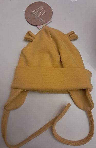 Keltainen korvaläpällinen lasten pipo