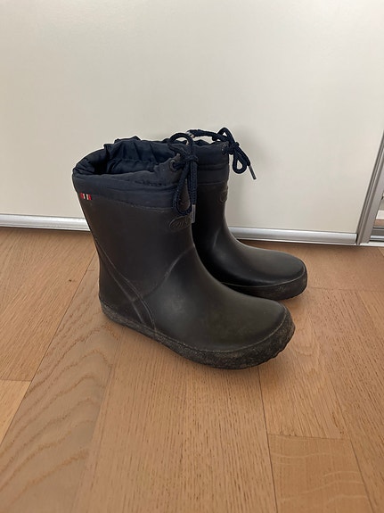 Viking kumisaappaat 28