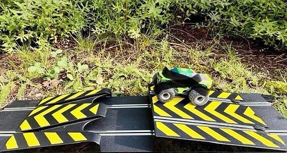 Scalextric 1:32 Sport autoradan hyppyri (2 rataosaa)