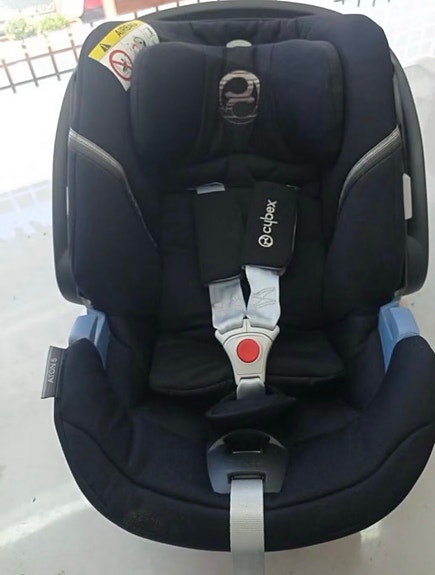 Cybex Aton 5 turvakaukalo ja isofix telakka