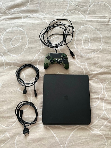 PS4 Slim konsoli