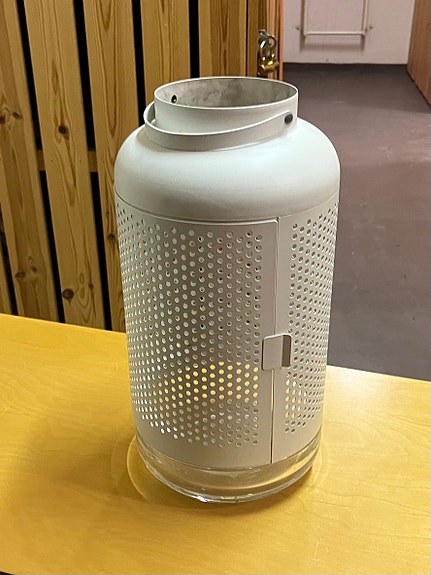 IKEA valkoinen metallinen lyhty
