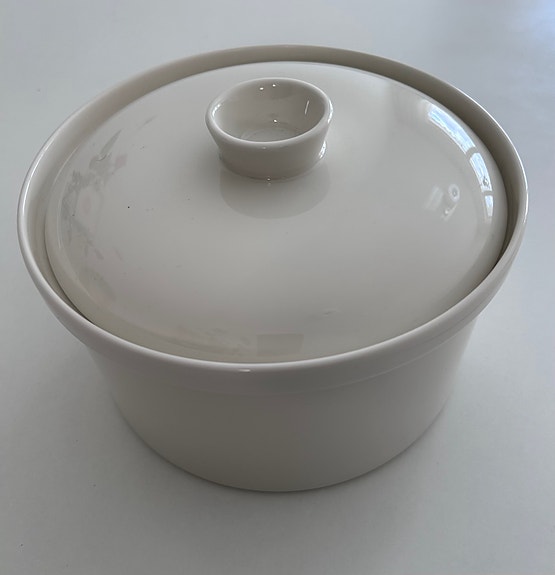Uusi Iittala Teema- kannellinen pata 2,3 l