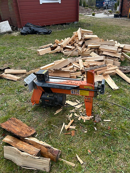 Vuokrataan pieni halkomakone