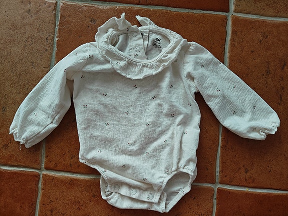 Kauluksellinen body 74cm