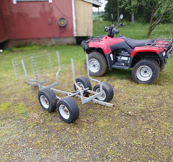 Odes atv 400 mönkijä ja tukkikärryt
