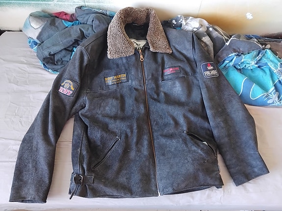 Vintage vanha nahkatakki karva kauluksella alkoholi brändeillä harvinainen