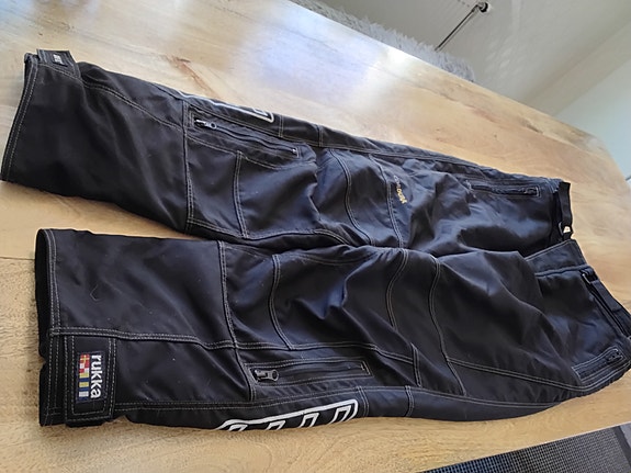 Naisten Rukka Cordura Gore-Tex ajohousut. Koko 44 mustat.