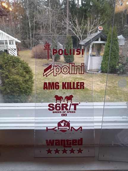 Pleksi underi