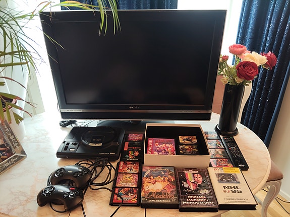 Megadrive ja pelit +Sony telvisio
