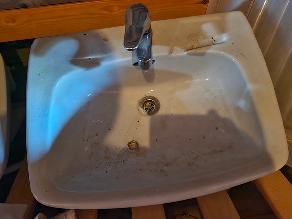 WC-lavuaari ja hana