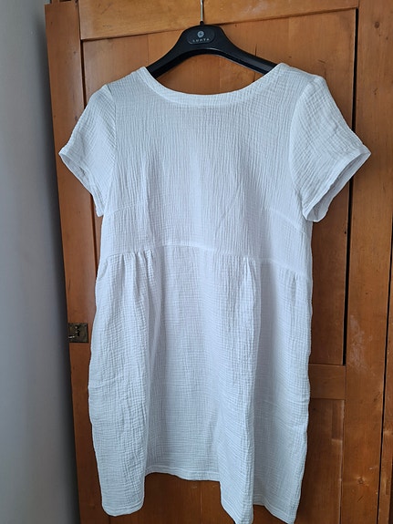 Uusi Una -vaatteen mekko, XL