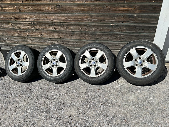 Volvo V70 mk3 kesärenkaat aluvanteilla