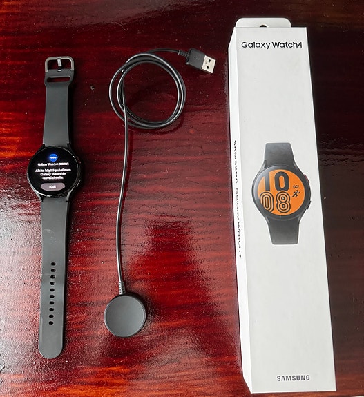 Samsung Galaxy Watch4 älykello musta