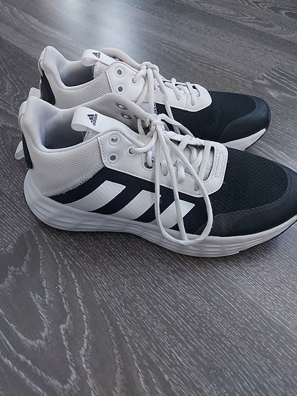 Adidas koripallokengät koko 41,5