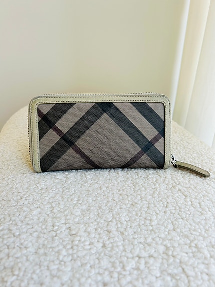 Myydään Burberry lompakko