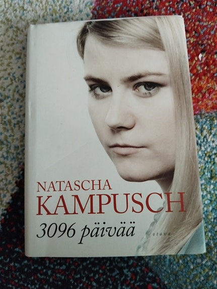 Natascha Kampusch – 3096 päivää kovakantinen kirja