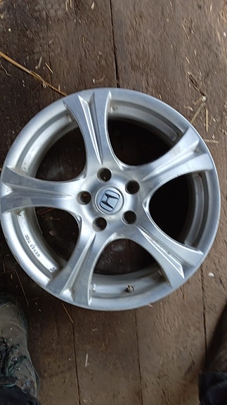 Hondan alkuperäiset 17" vanteet 4 kpl