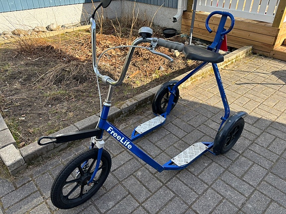 Helkama FreeLife potkupyörä koiravarusteilla