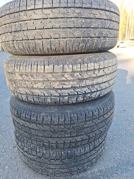 fiat kesärenkaat Bridgestone vanteilla. 4×98