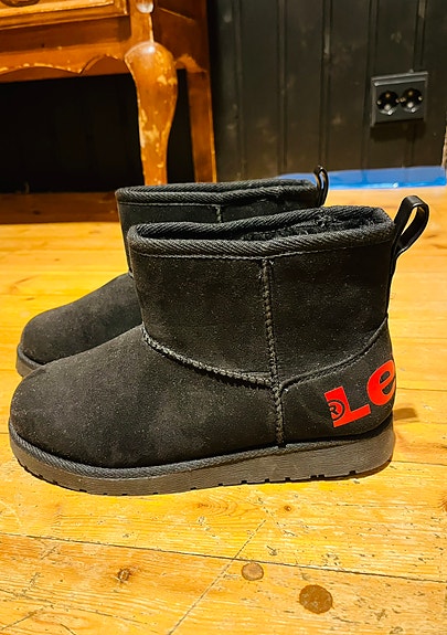 Ugg