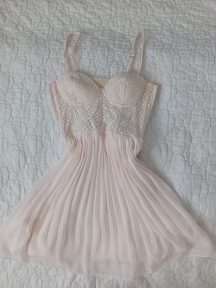 H&M beige juhlamekko