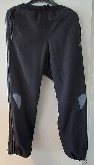 Adidas ulkoiluhousut L musta